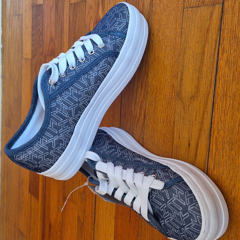 Tommy Hilfiger Womens Sneakers, size 6,5 NWOB - Picture 8 of 14